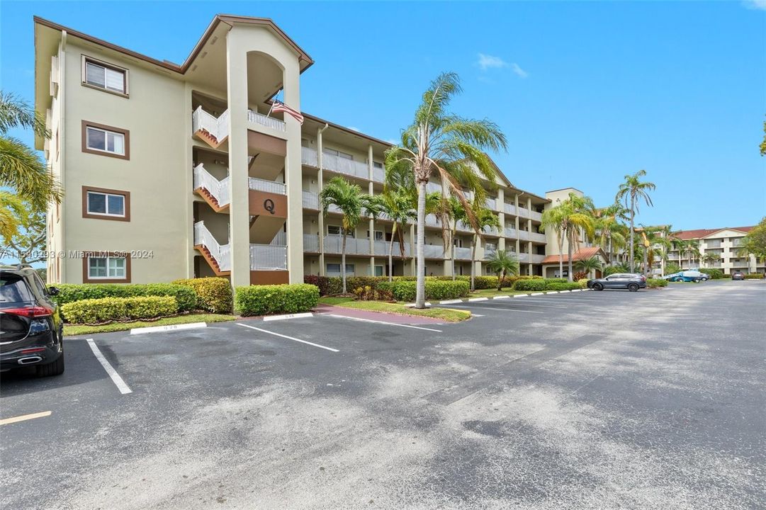 Recently Sold: $193,500 (1 beds, 1 baths, 986 Square Feet)