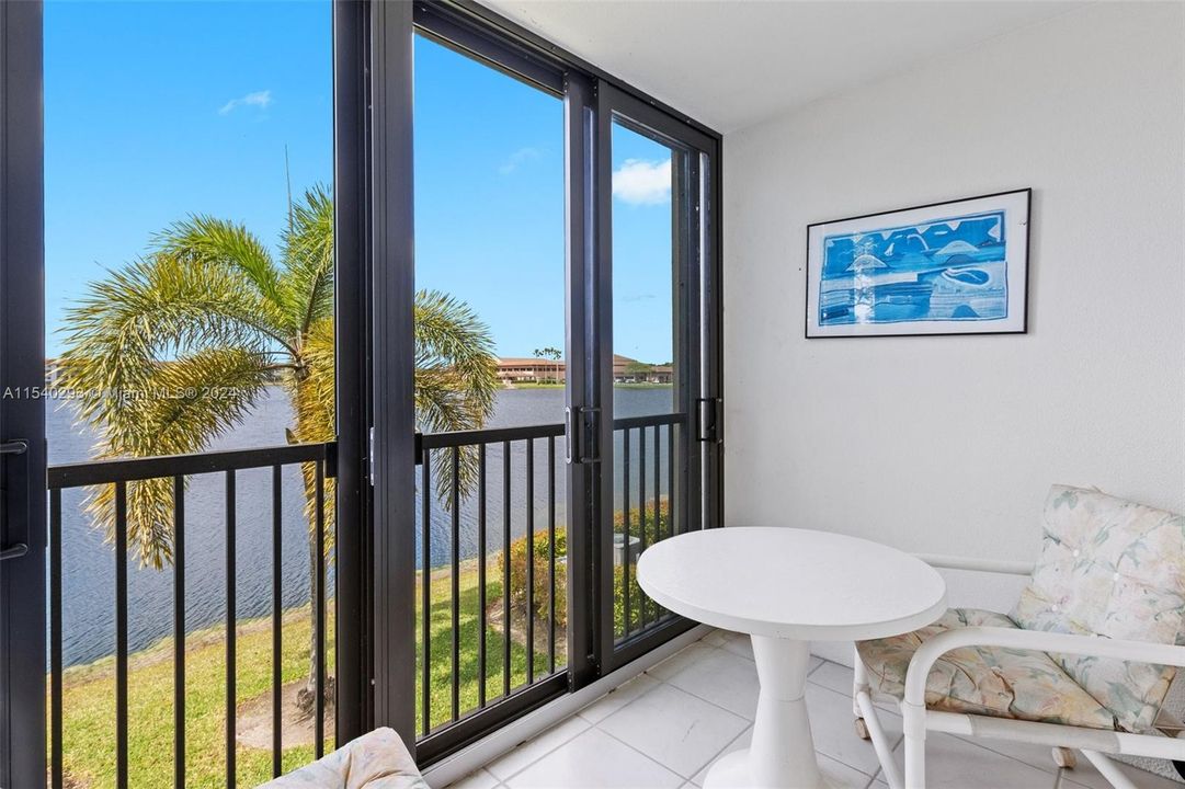 Recently Sold: $193,500 (1 beds, 1 baths, 986 Square Feet)