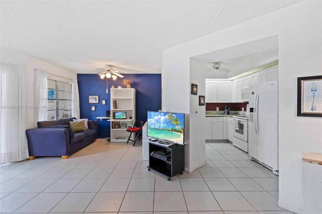 Recently Sold: $193,500 (1 beds, 1 baths, 986 Square Feet)