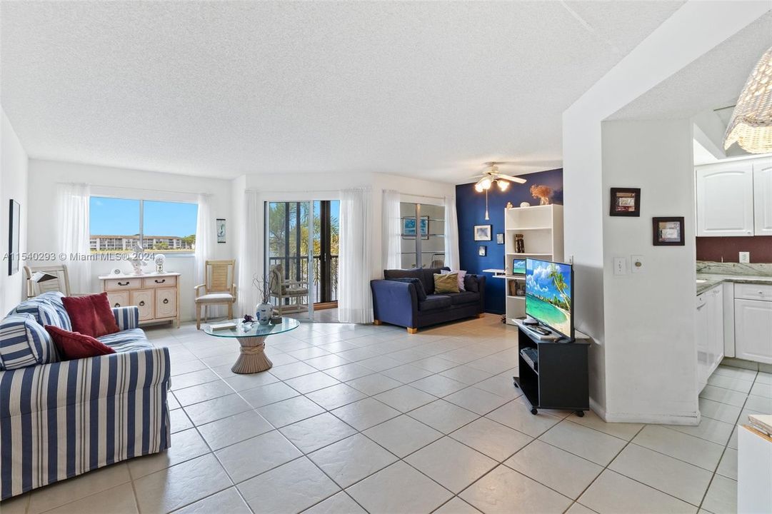 Recently Sold: $193,500 (1 beds, 1 baths, 986 Square Feet)