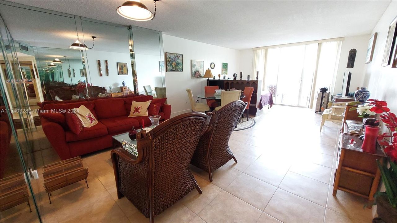 For Sale: $230,000 (1 beds, 1 baths, 1066 Square Feet)