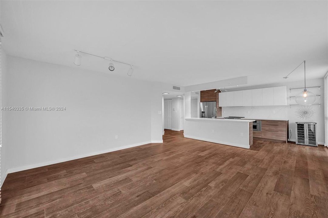 For Sale: $559,000 (2 beds, 2 baths, 1060 Square Feet)