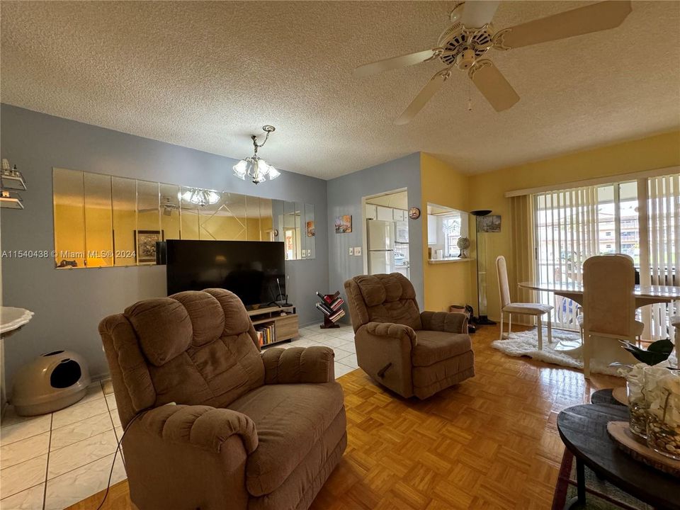 For Sale: $119,000 (1 beds, 1 baths, 720 Square Feet)