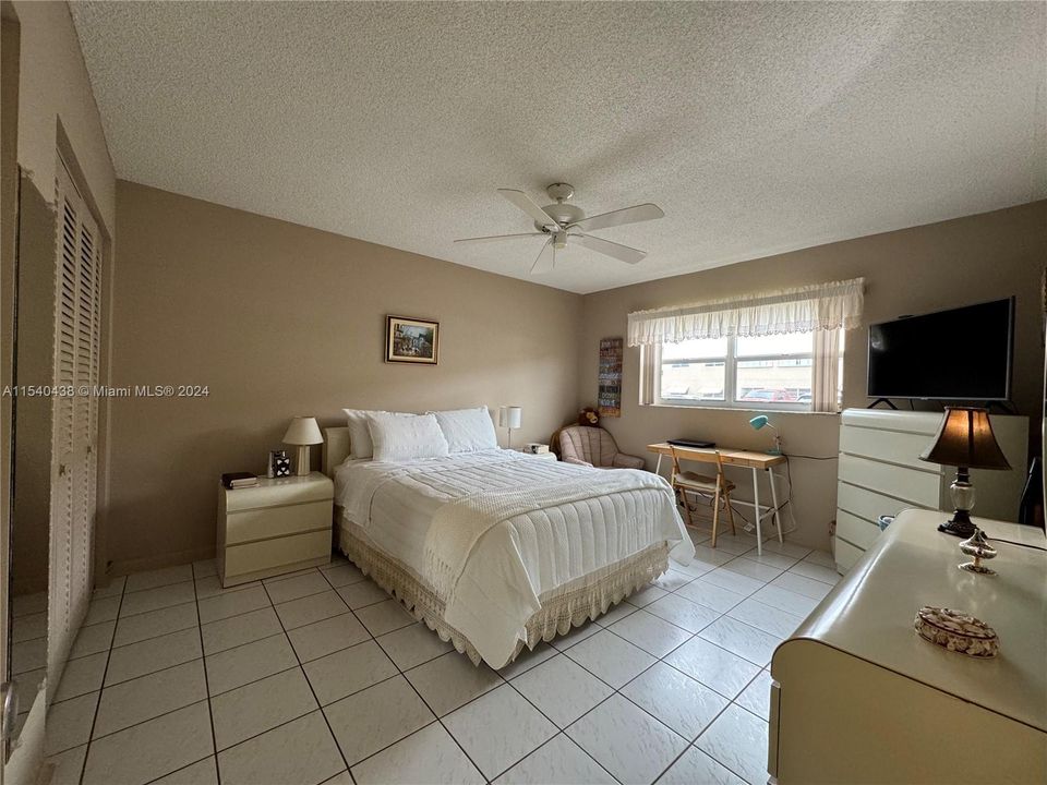 For Sale: $125,000 (1 beds, 1 baths, 720 Square Feet)