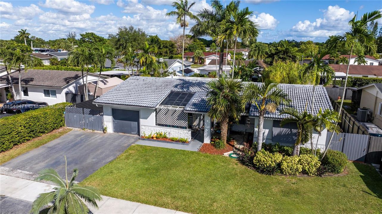 Recently Sold: $699,990 (4 beds, 2 baths, 1574 Square Feet)