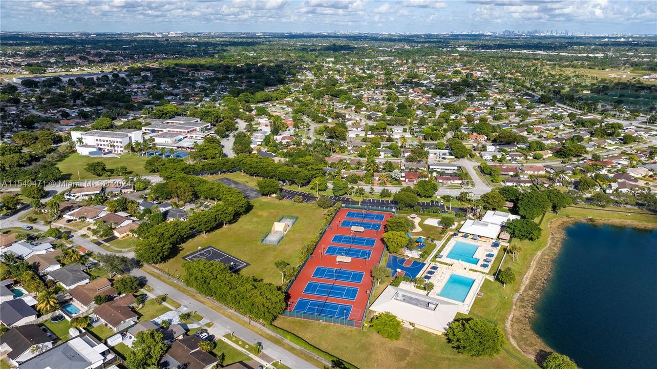 Recently Sold: $699,990 (4 beds, 2 baths, 1574 Square Feet)