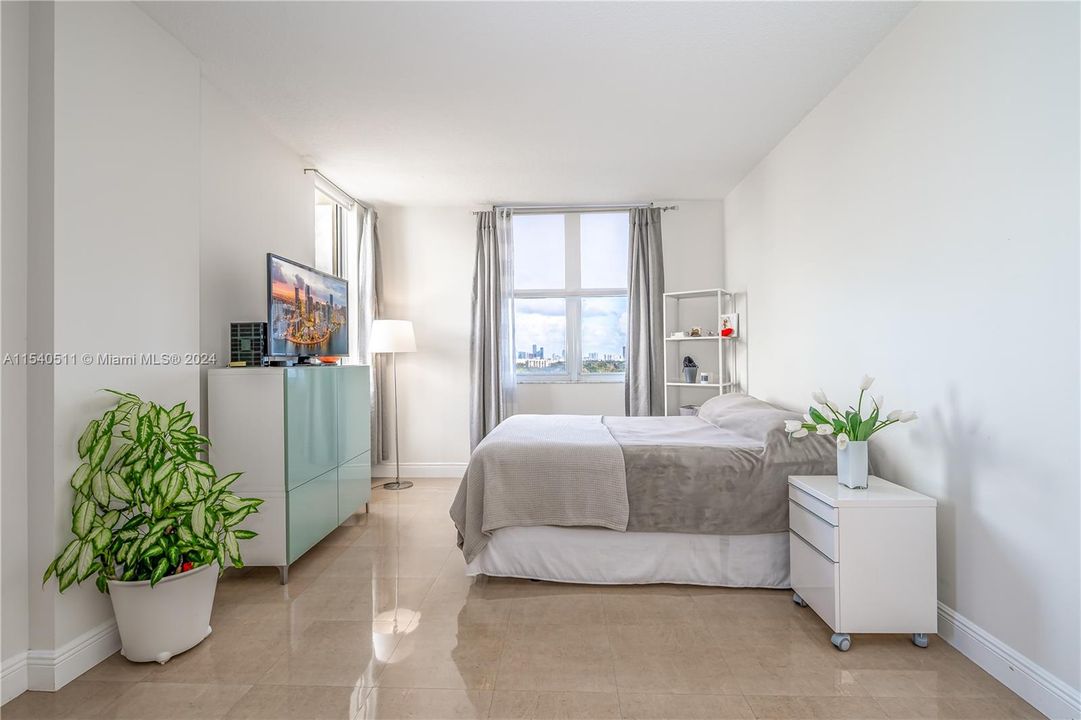 Active With Contract: $625,000 (2 beds, 2 baths, 1168 Square Feet)