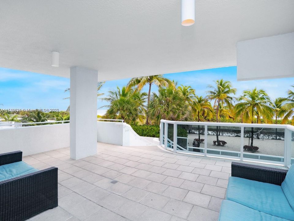 待售: $629,000 (1 贝兹, 1 浴室, 727 平方英尺)