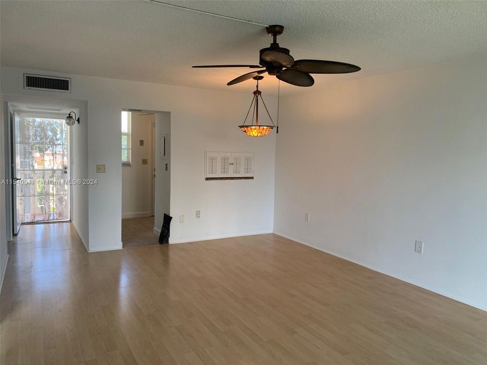 Active With Contract: $179,500 (1 beds, 1 baths, 768 Square Feet)