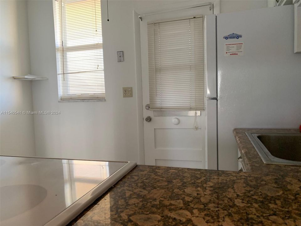 Active With Contract: $179,500 (1 beds, 1 baths, 768 Square Feet)