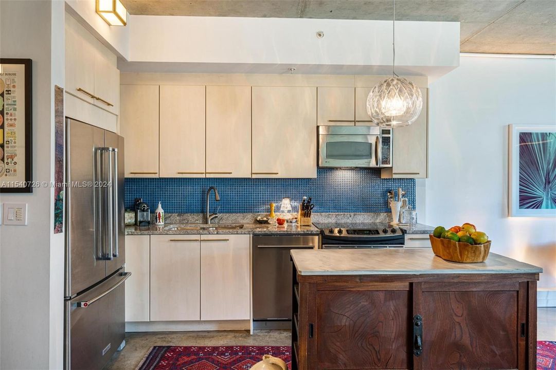 For Sale: $760,000 (1 beds, 1 baths, 1145 Square Feet)