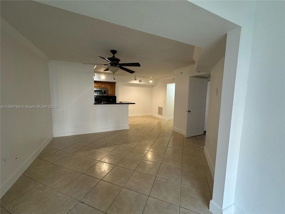 Недавно арендовано: $1,950 (1 спален, 1 ванн, 800 Квадратных фут)