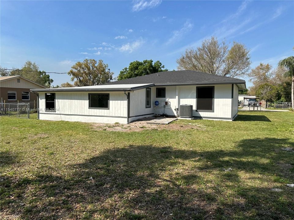 Recently Sold: $249,900 (3 beds, 1 baths, 1044 Square Feet)