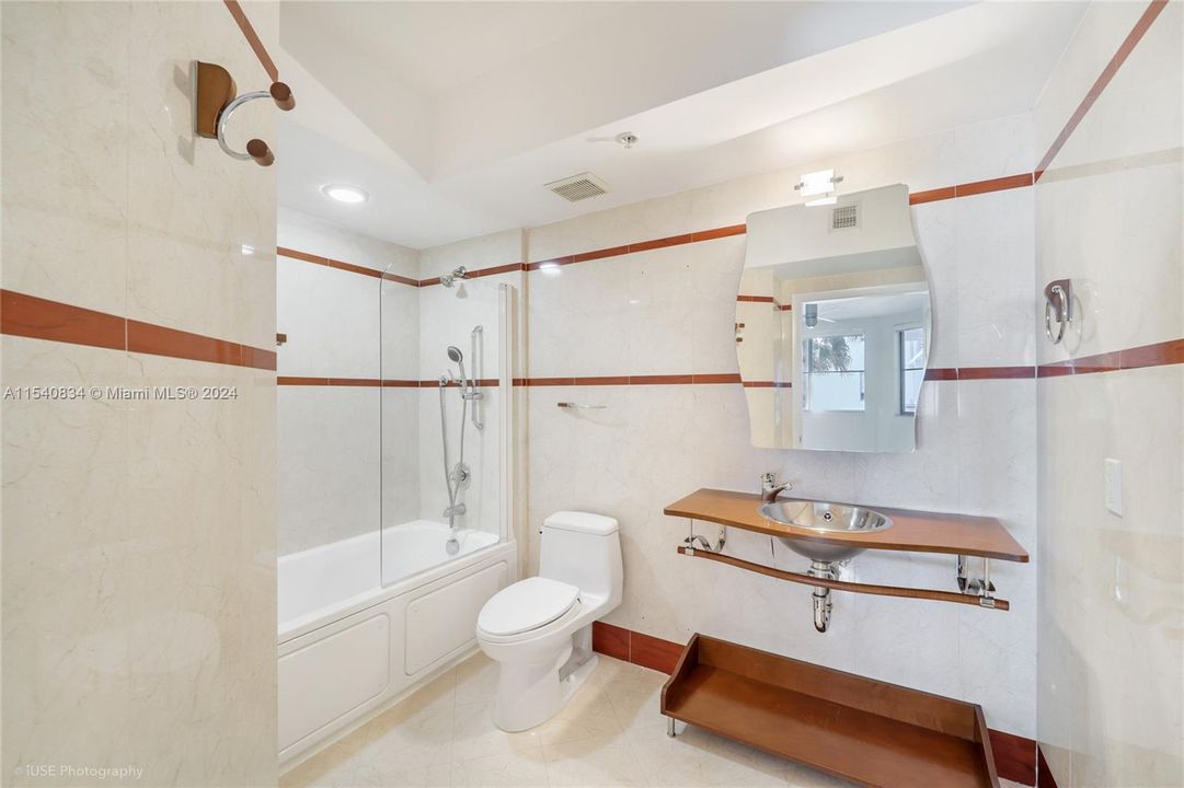 待售: $1,075,000 (2 贝兹, 2 浴室, 1247 平方英尺)