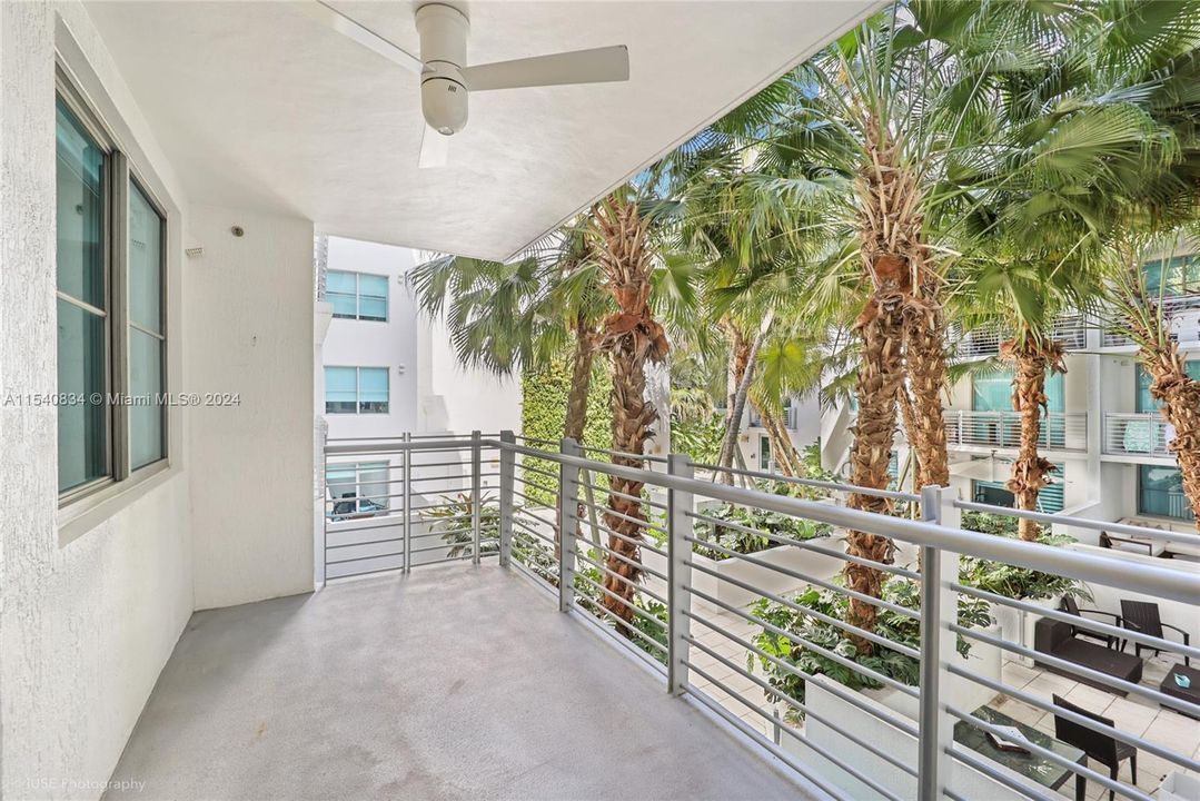 For Sale: $1,075,000 (2 beds, 2 baths, 1247 Square Feet)