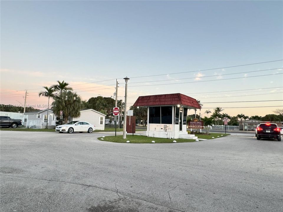 Recently Sold: $120,000 (3 beds, 1 baths, 5496 Square Feet)