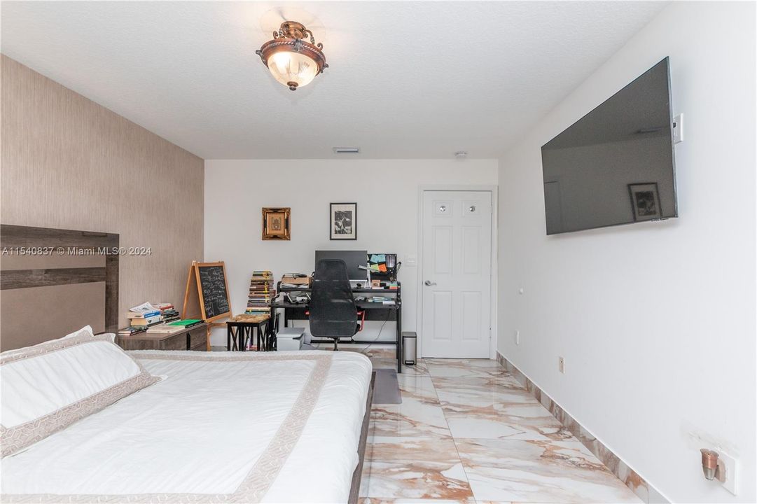 For Sale: $1,545,000 (3 beds, 2 baths, 2433 Square Feet)