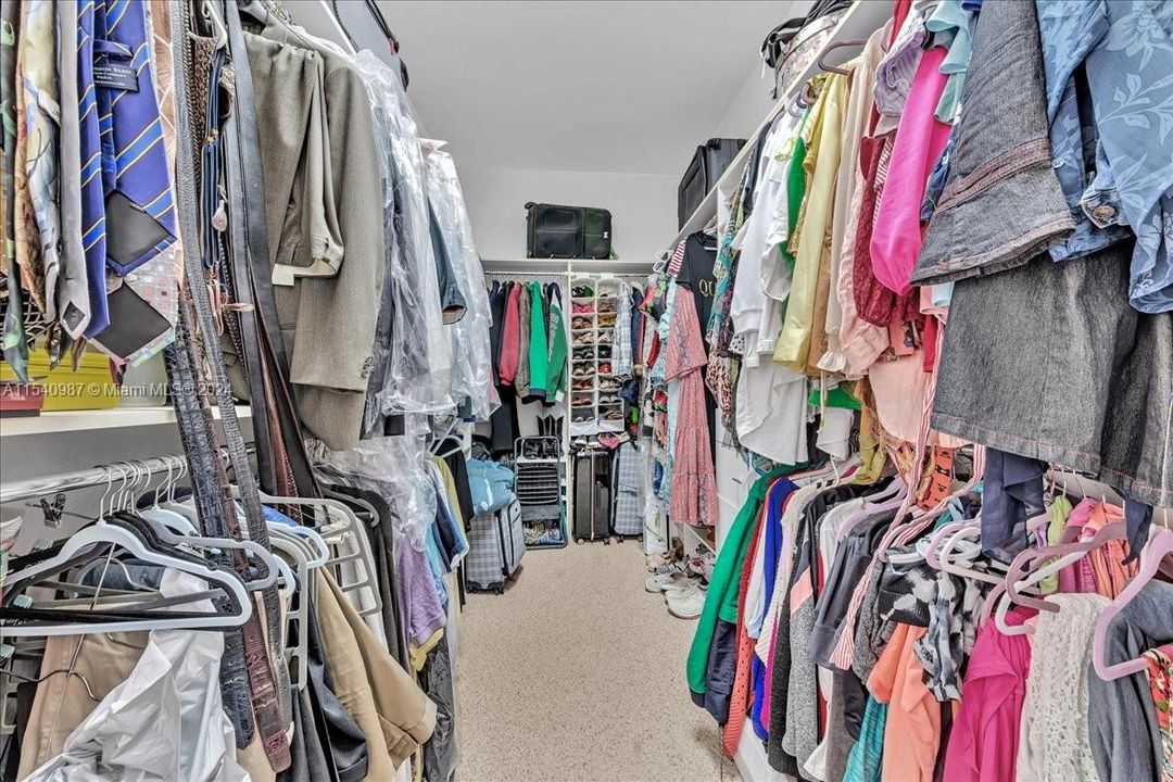 Masterbedroom Closet