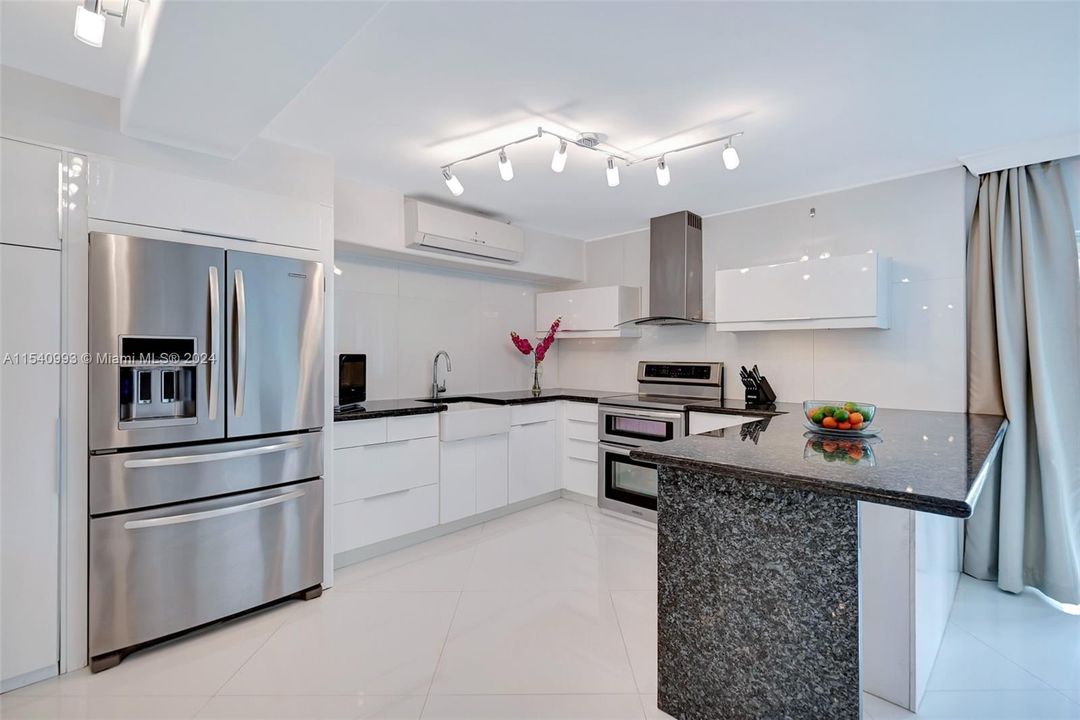 Recently Sold: $585,000 (2 beds, 2 baths, 1796 Square Feet)