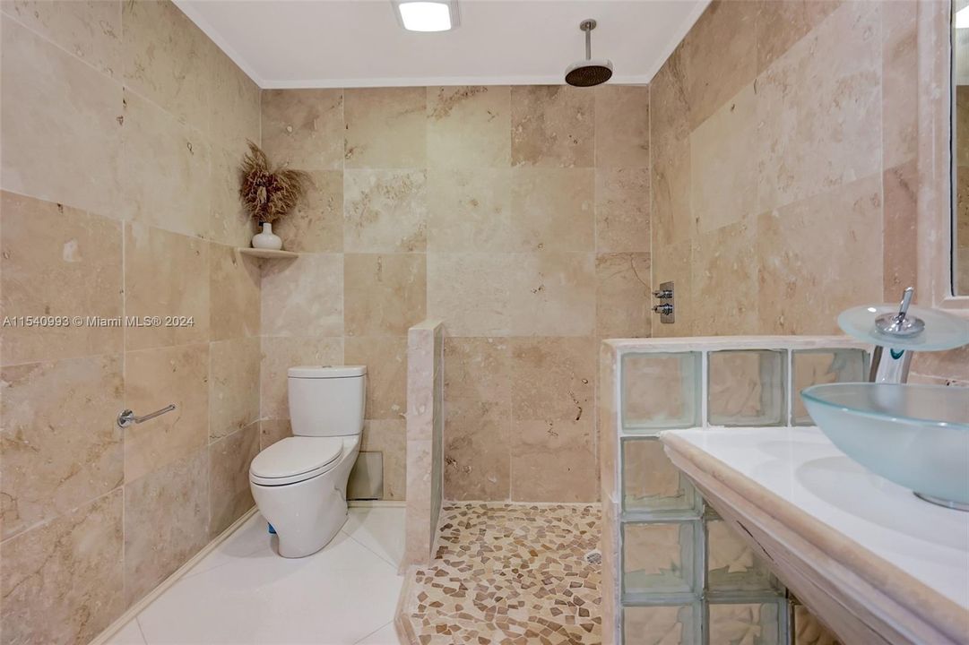 Recently Sold: $585,000 (2 beds, 2 baths, 1796 Square Feet)