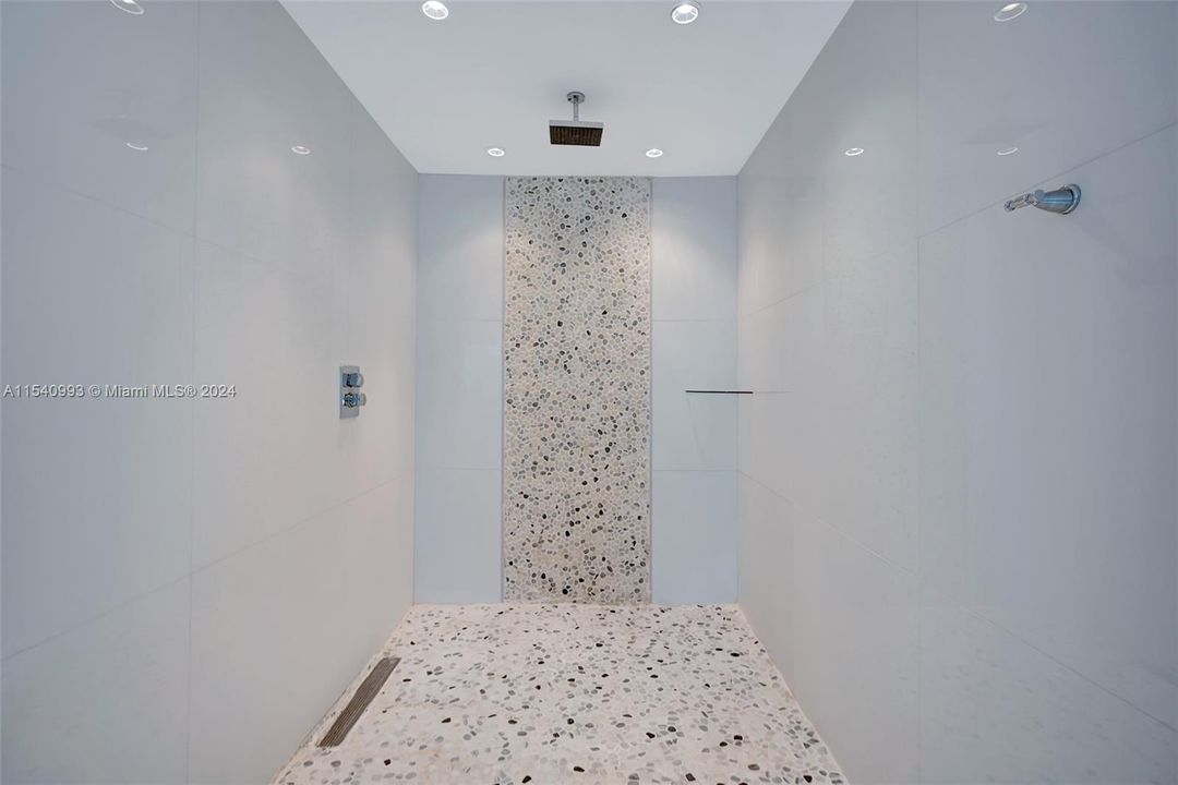 Recently Sold: $585,000 (2 beds, 2 baths, 1796 Square Feet)