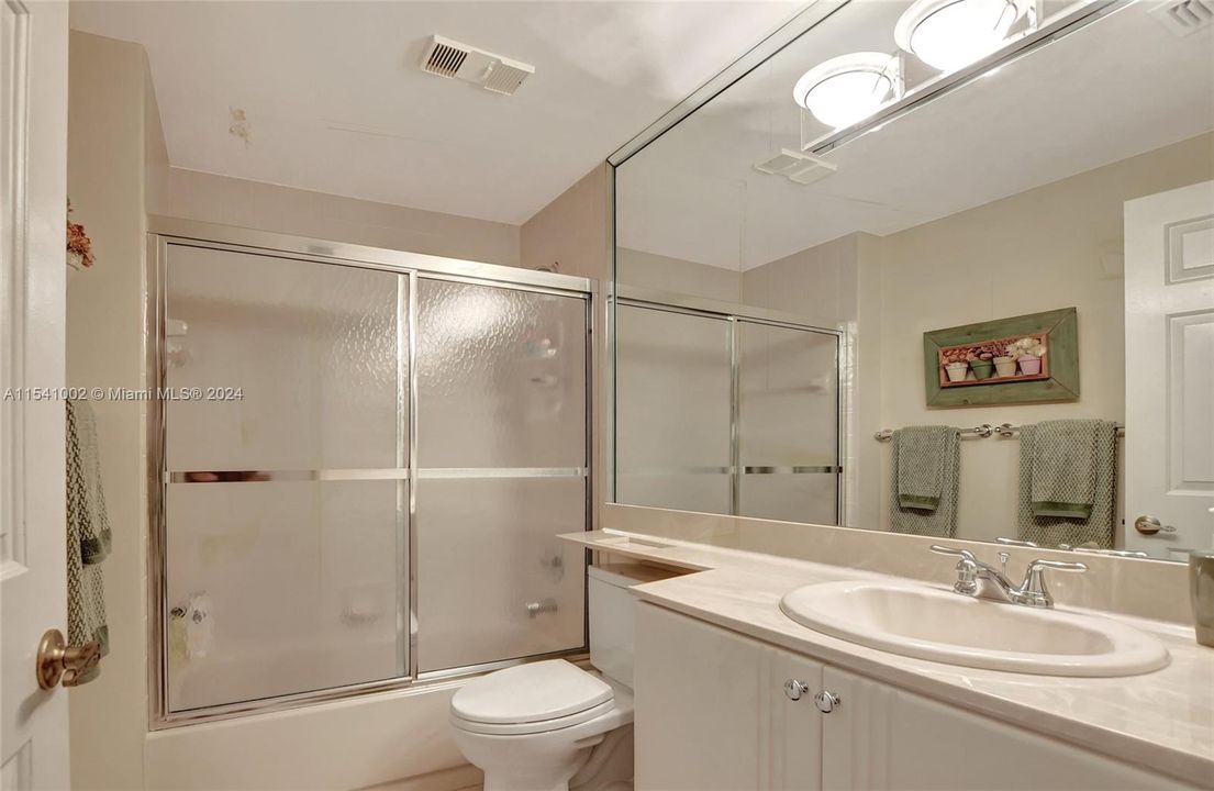 Vendido Recientemente: $489,000 (3 camas, 2 baños, 1900 Pies cuadrados)