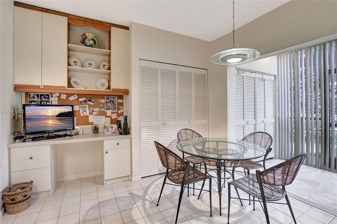 Vendido Recientemente: $489,000 (3 camas, 2 baños, 1900 Pies cuadrados)