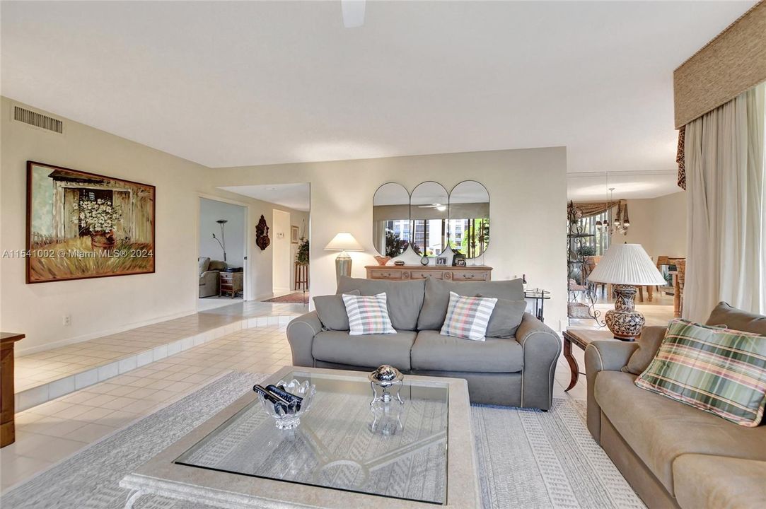 Vendido Recientemente: $489,000 (3 camas, 2 baños, 1900 Pies cuadrados)
