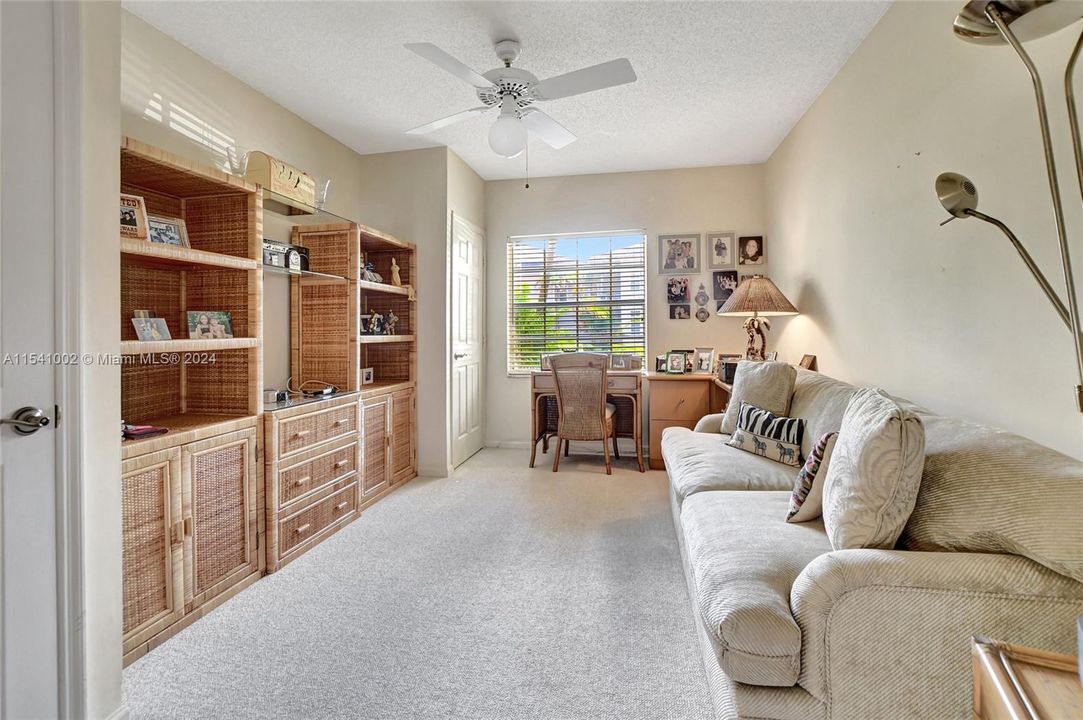 Vendido Recientemente: $489,000 (3 camas, 2 baños, 1900 Pies cuadrados)