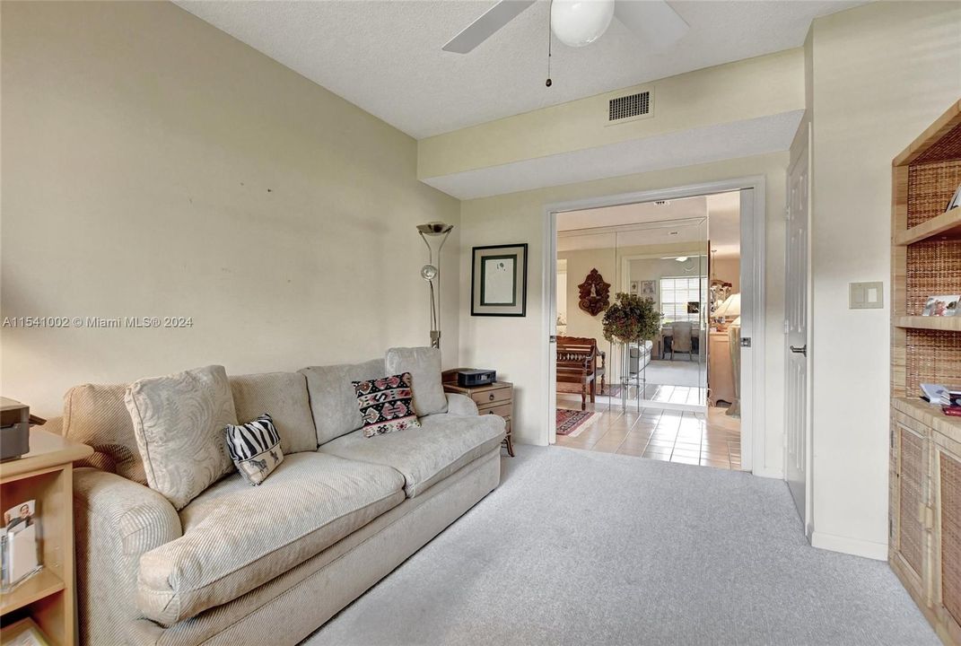Vendido Recientemente: $489,000 (3 camas, 2 baños, 1900 Pies cuadrados)