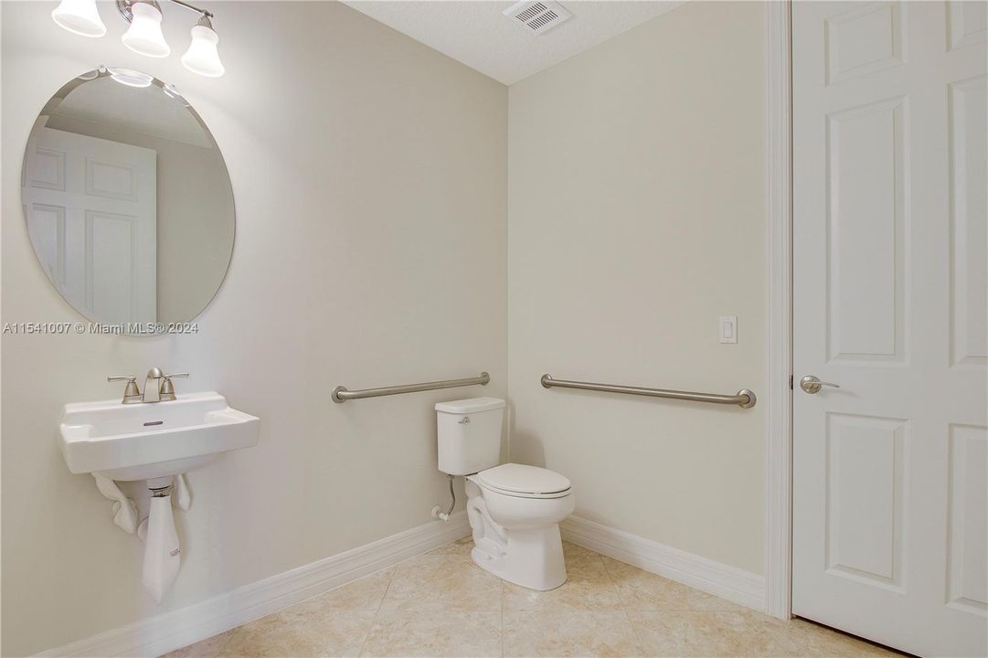 Office/Flex Space 1/2 Bath