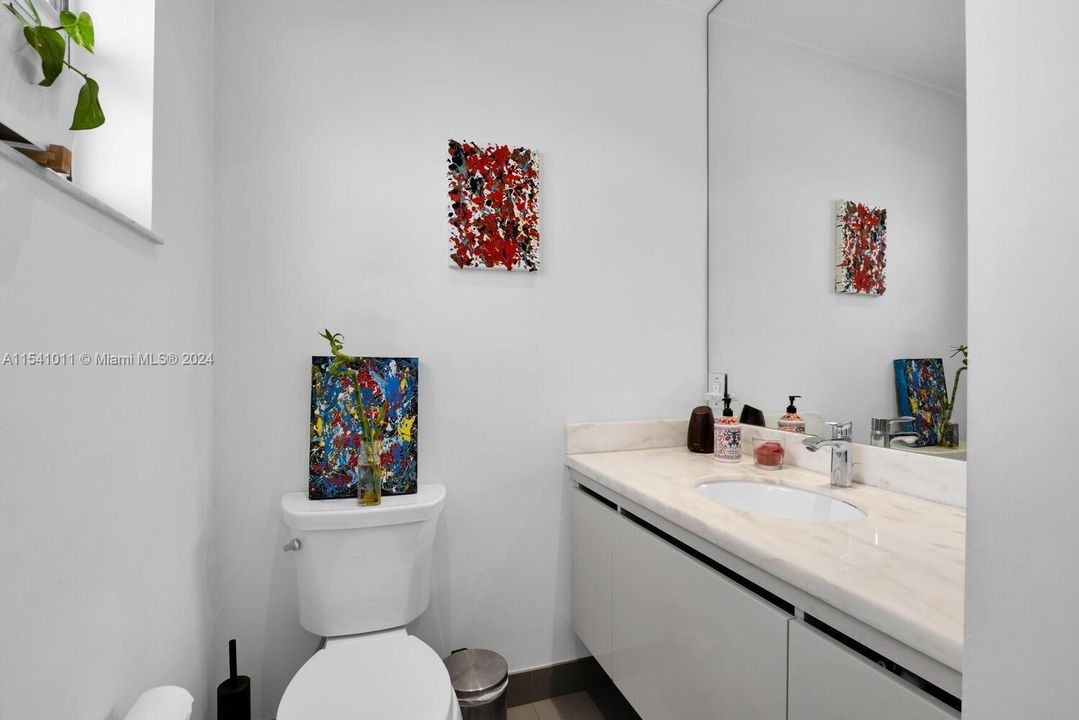 最近售出: $699,000 (2 贝兹, 1 浴室, 875 平方英尺)