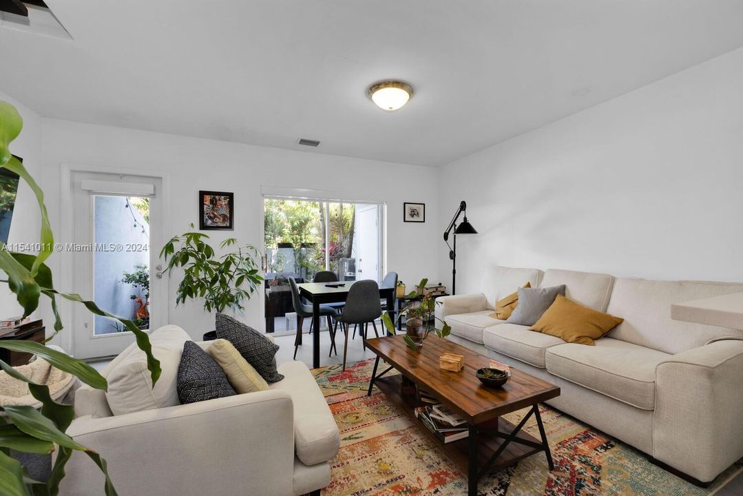 Active With Contract: $699,000 (2 beds, 1 baths, 875 Square Feet)