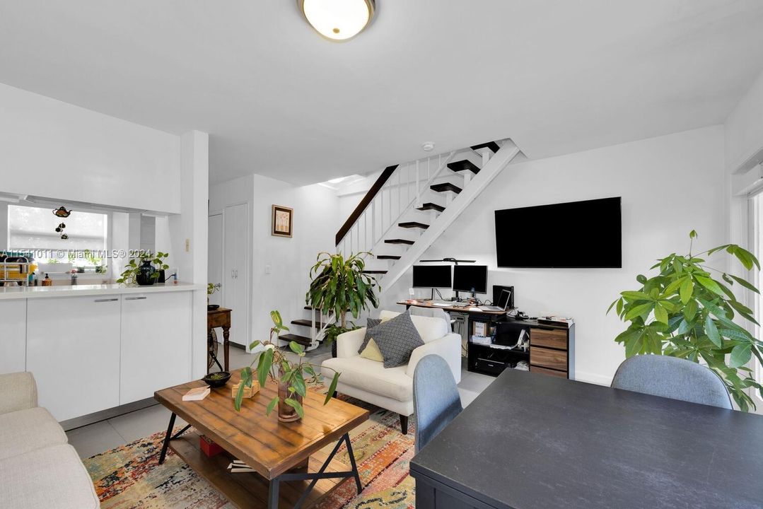 Recently Sold: $699,000 (2 beds, 1 baths, 875 Square Feet)