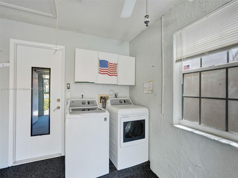 For Sale: $350,000 (2 beds, 2 baths, 1419 Square Feet)