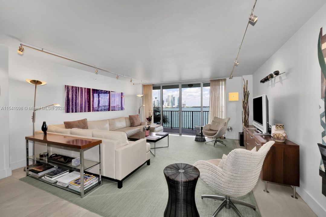 Recently Sold: $975,000 (2 beds, 2 baths, 1440 Square Feet)