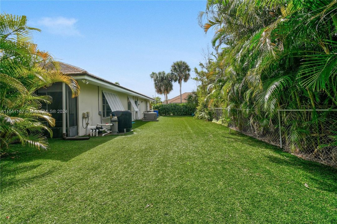 Recently Sold: $725,000 (3 beds, 2 baths, 1652 Square Feet)