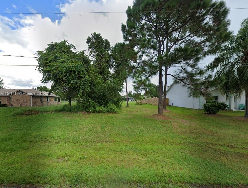 Vendido Recientemente: $54,000 (0.24 acres)