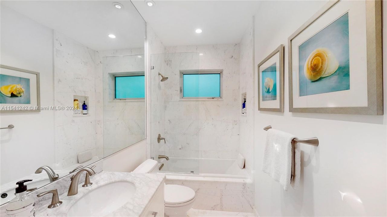 Недавно продано: $3,475,000 (4 спален, 3 ванн, 2286 Квадратных фут)
