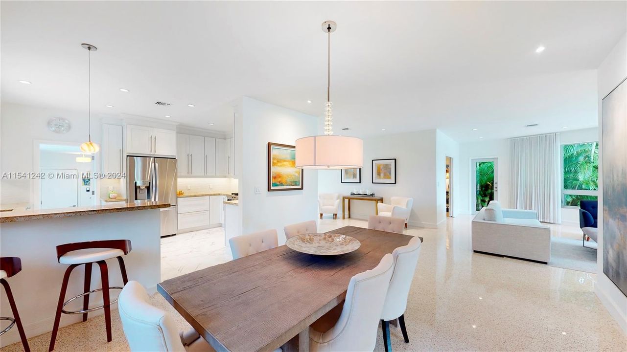 Recently Sold: $3,475,000 (4 beds, 3 baths, 2286 Square Feet)
