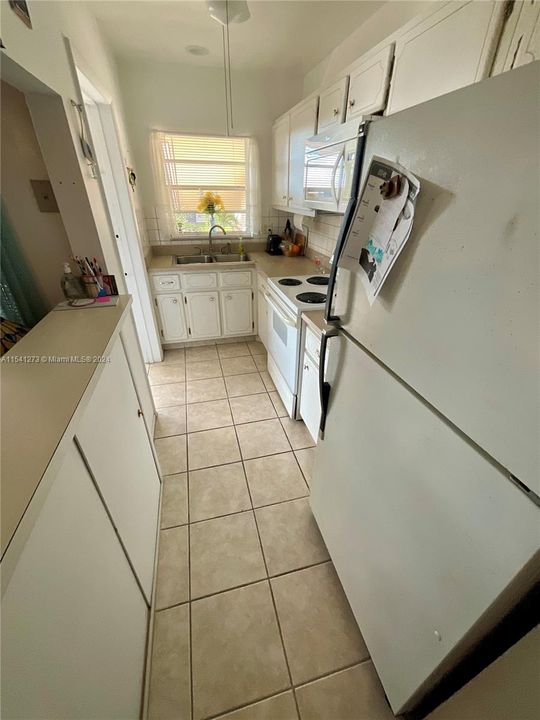 For Sale: $128,000 (1 beds, 1 baths, 720 Square Feet)