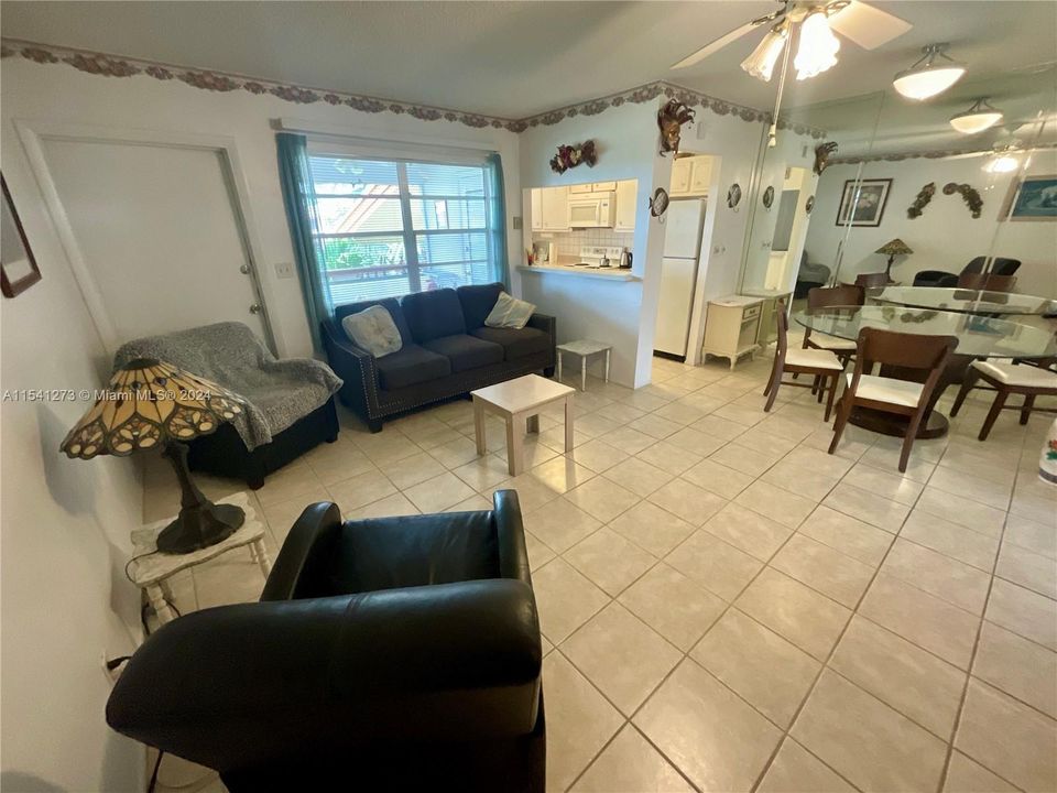 For Sale: $110,000 (1 beds, 1 baths, 720 Square Feet)