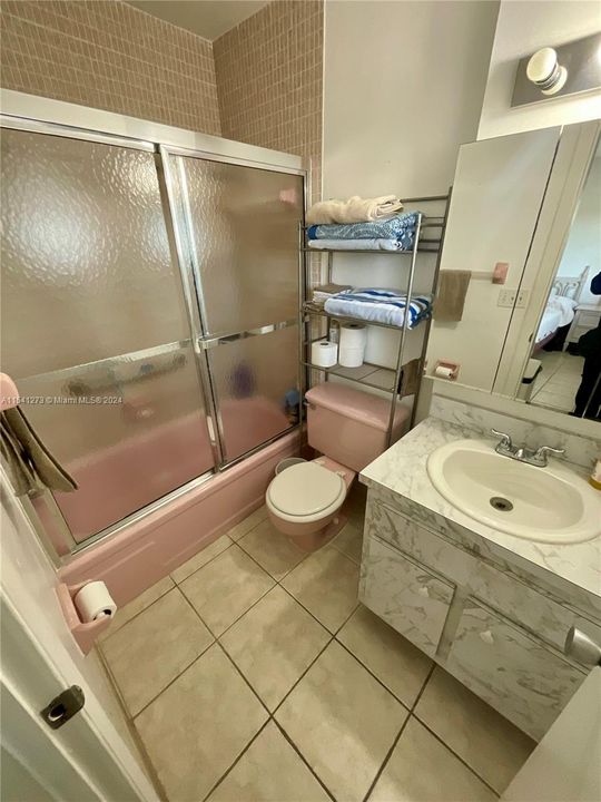 待售: $134,900 (1 贝兹, 1 浴室, 720 平方英尺)
