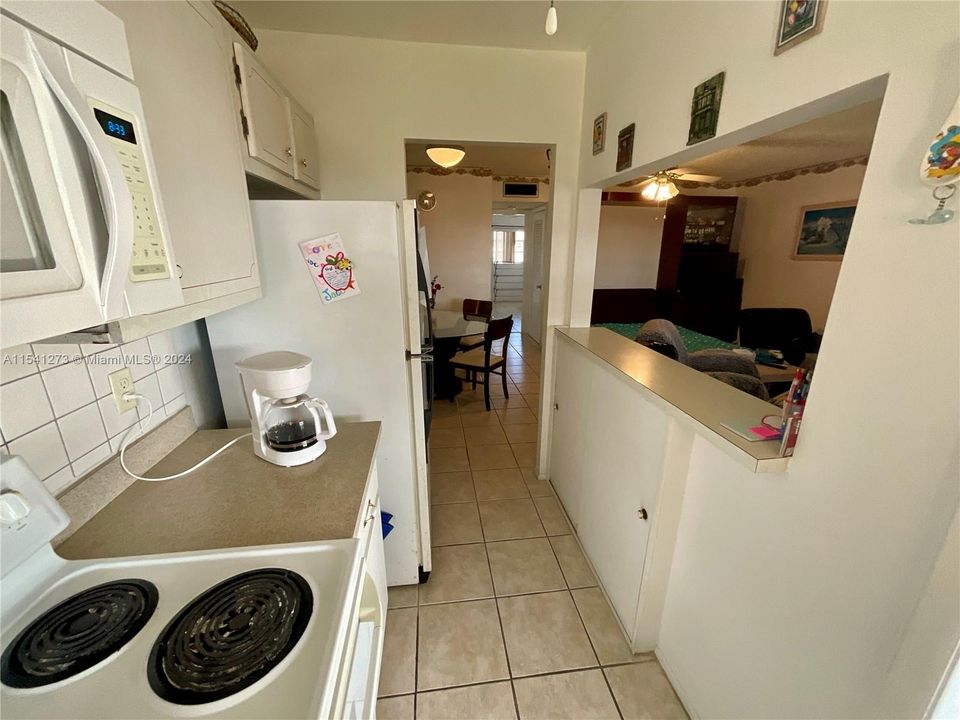 For Sale: $128,000 (1 beds, 1 baths, 720 Square Feet)
