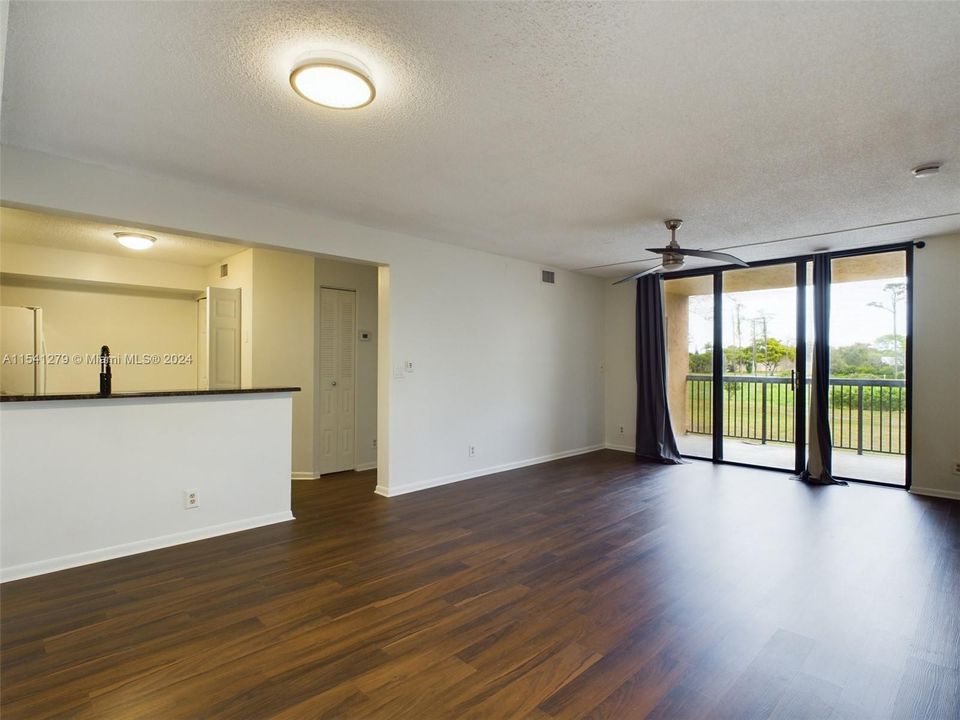 Recently Sold: $284,000 (2 beds, 2 baths, 1106 Square Feet)