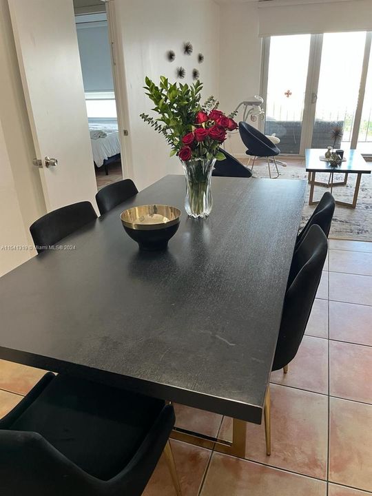 Recently Sold: $600,000 (2 beds, 2 baths, 1081 Square Feet)