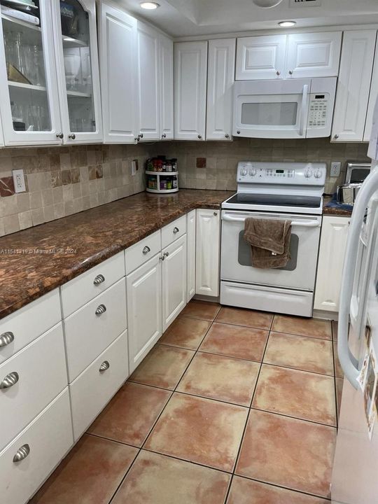 Recently Sold: $600,000 (2 beds, 2 baths, 1081 Square Feet)