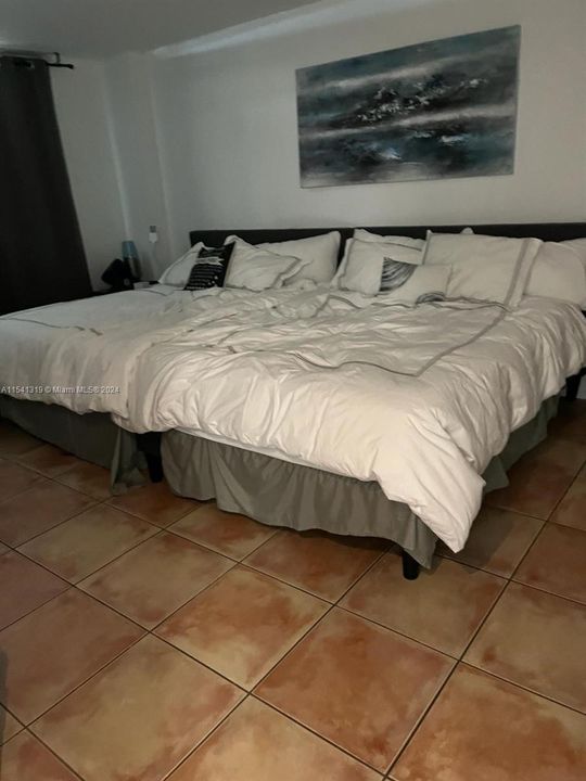 Recently Sold: $600,000 (2 beds, 2 baths, 1081 Square Feet)