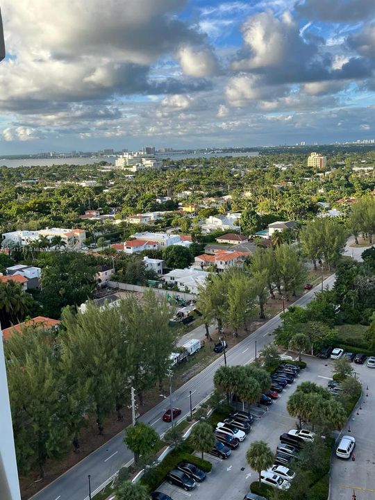 Recently Sold: $600,000 (2 beds, 2 baths, 1081 Square Feet)