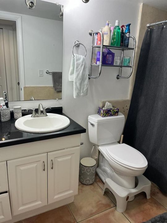 Recently Sold: $600,000 (2 beds, 2 baths, 1081 Square Feet)